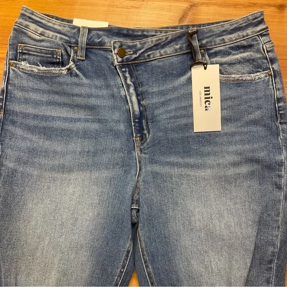 Mica Denim Criss Cross Boy Crop Distressed Fray Hem Stretchy 36” Waist New 32